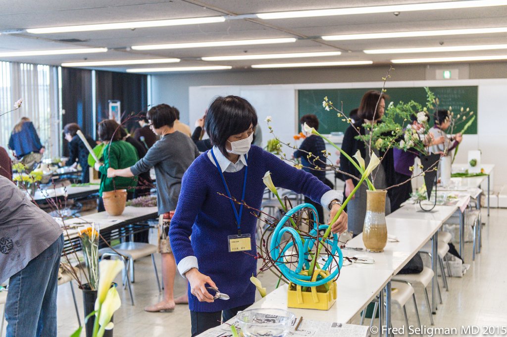20150310_103922 D4S.jpg - Scenes from a Ikebana (the art of flower arrangement) class, Tokyo.